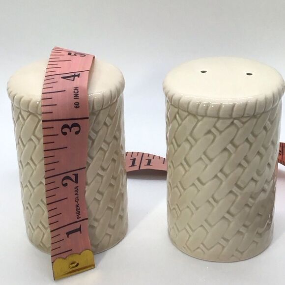 Otagiri Holly Berry Salt andd Pepper Shakers - Picture 2 of 4